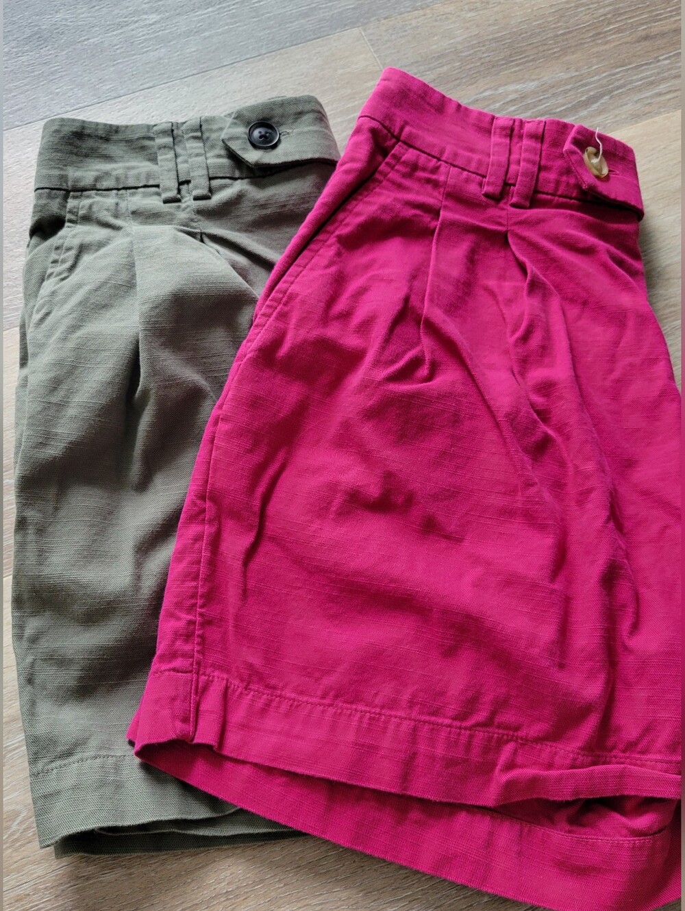 Size 0 Shorts In Green And Pink Loft (two )